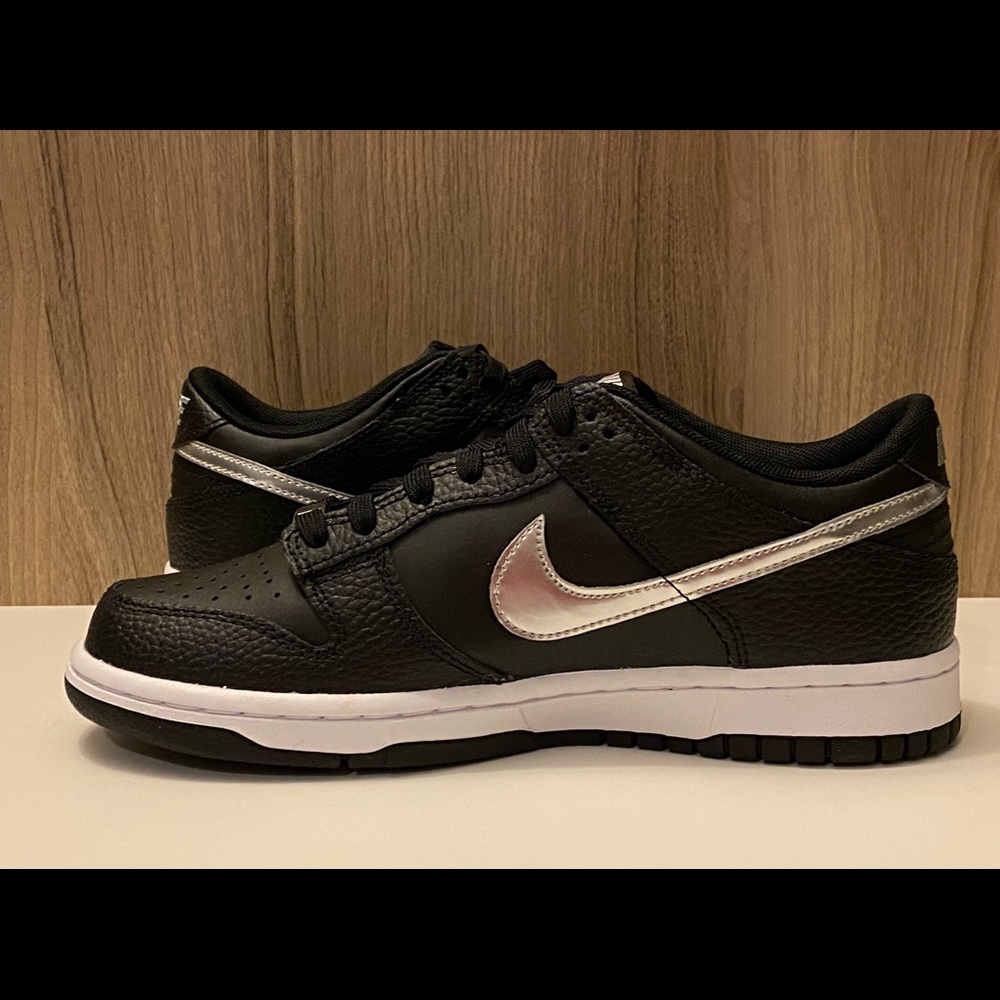Nike Dunk Low GS x NBA Spurs DC9560-001 Black White Silver Chrome Grey Size 6.5Y - Picture 5 of 11